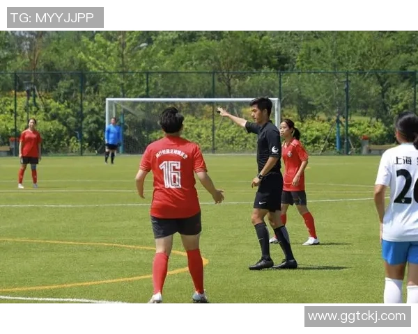 孙韩国足球明星的崛起之路与对足球的热爱与坚持